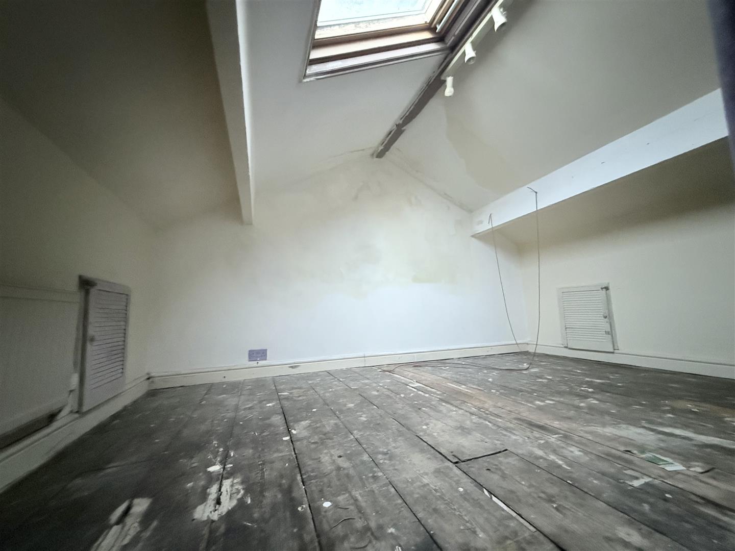 2 bed house - mid terrace in Cheshire Street, Mossley, Mossley Ashton-Under-Lyne – photo 2